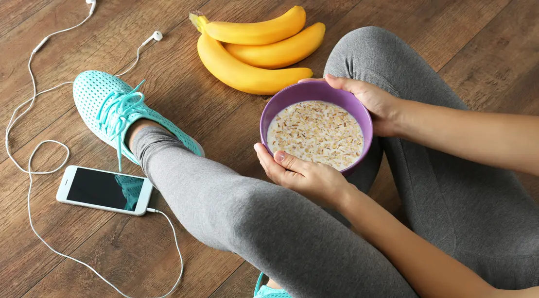 Girl-In-Fitness-Gear-Eating-Cereal-Banana - 8 Healthy And Tasty Cereals To Start Your Busy Day Off Right