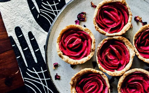 Mini Rose Apple Pies - 101 Thanksgiving Recipes With No Meat Or Dairy