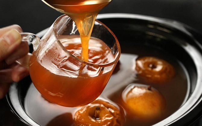 slow cooker spiked wassail - Get Cozy With Crock-Pot Cocktails This Holiday Season