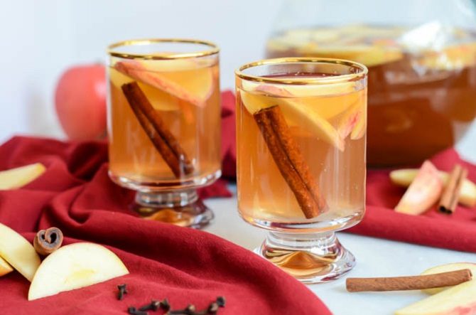 slow cooker spiced apple cider - Get Cozy With Crock-Pot Cocktails This Holiday Season