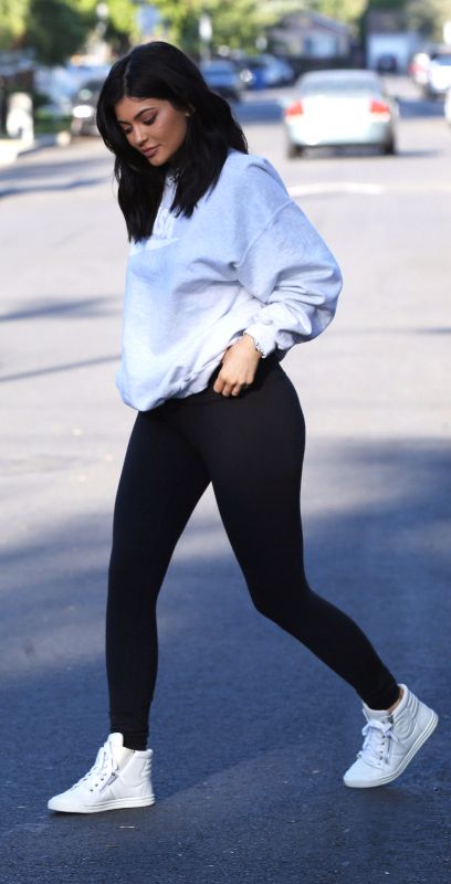 Kylie Jenner In Black Leggings +