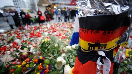 Flowers and candles are placed near the Christmas market at Breitscheid square in Berlin, Germany, December 23, 2016 © Hannibal Hanschke - Hungarian PM Urges Brussels To Change Migrant Policy After Berlin Attack — RT News