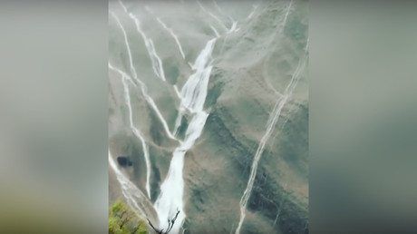 Record-breaking Desert Rains Send Waterfalls Down Australia’s Ayers Rock (VIDEO) — RT News