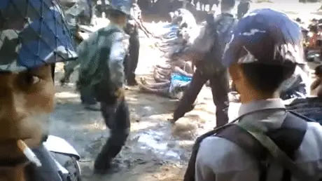 Officers Detained In Myanmar After Footage Of Police Beating Rohingya Muslims (DISTURBING VIDEO) — RT News