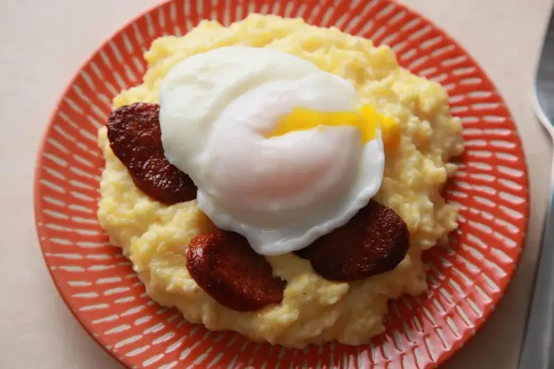 Poached egg on grits - 7 Savory Ways To Eat Grits For Breakfast, Lunch, And Dinner
