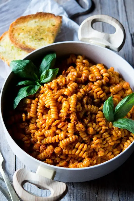 14. Sun-Dried Tomato Pasta With Roasted Red Pepper - 27 Food Processor Recipes That Will Motivate You To Finally Start Using It